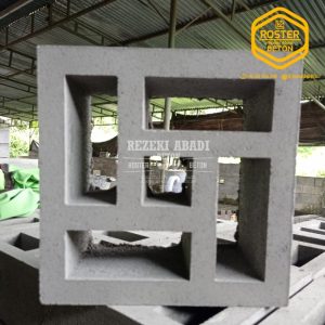 roster beton motif palang cina ukuran 20x8x20cm yang bisa digunakan untuk pagar